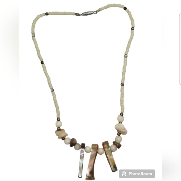 VINTAGE ABALONE SHELL & MOTHER OF PEARL BEAD STATEMENT NECKLACE - Picture 3 of 8